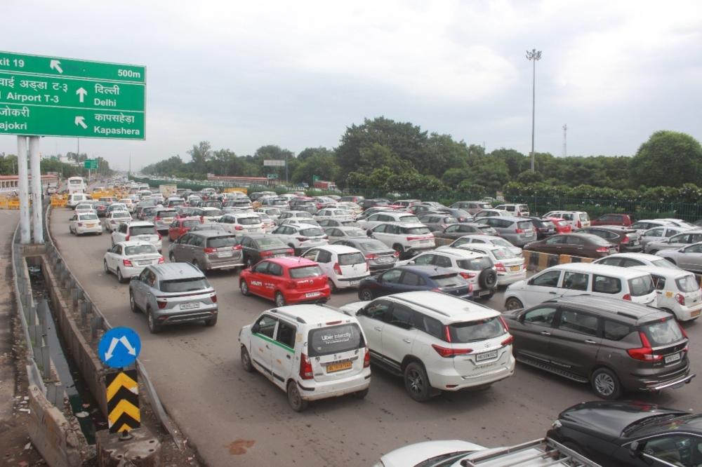 The Weekend Leader - SAD protest leads to traffic congestion at Delhi-Gurugram border